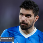 nfografis analisis keputusan Florentino Perez menolak transfer Ruben Neves, menjelaskan prinsip filosofi BOLA JOIE Real Madrid seperti visi jangka panjang dan disiplin finansial.